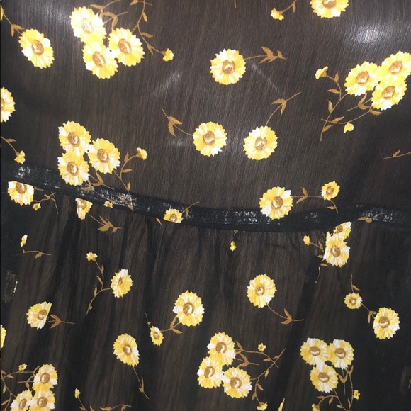 3/$25 💋Black Sleeveless Blouse - Wetseal M - Picture 4 of 5